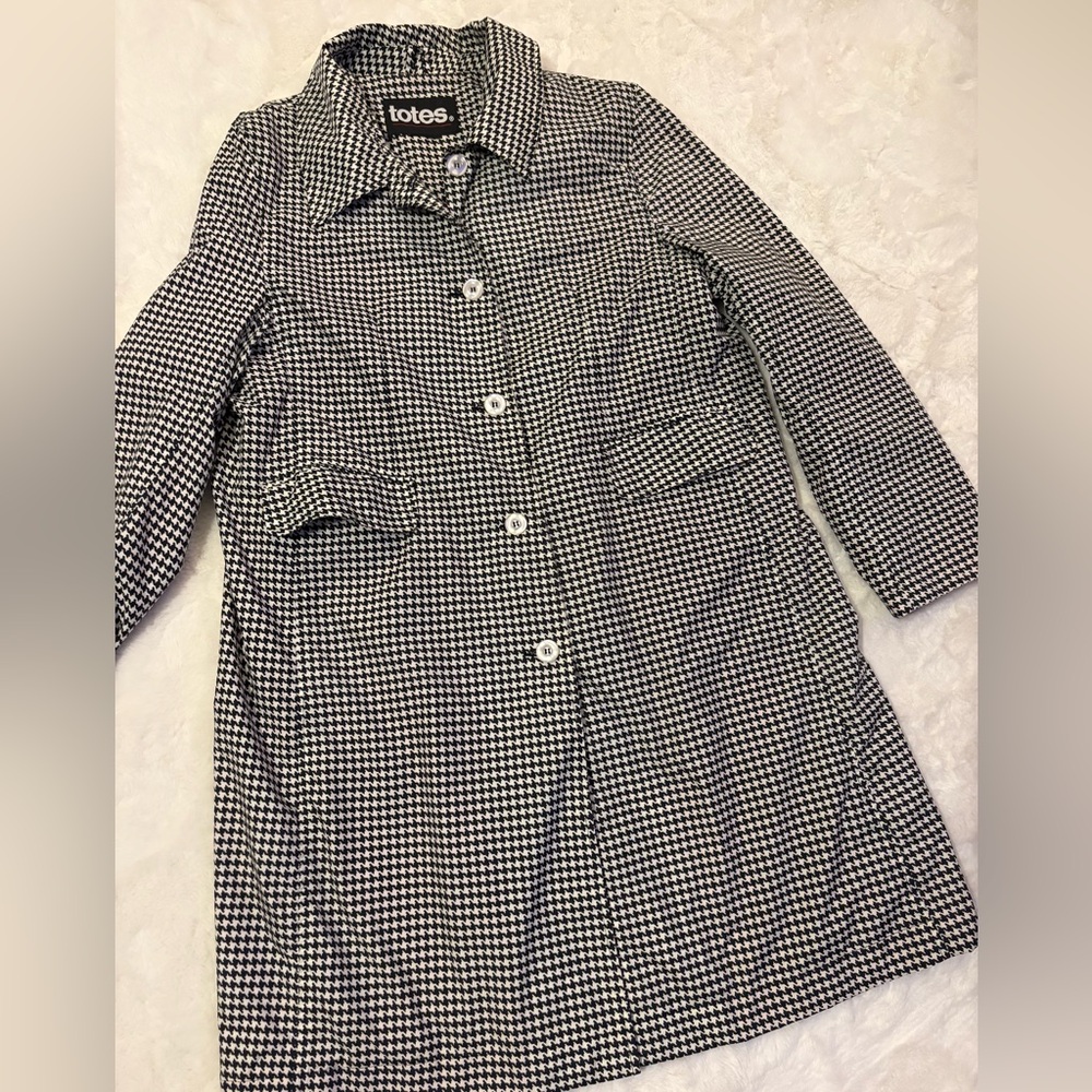 totes Women’s Black & White Houndstooth Coat
